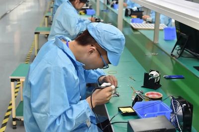昭通智造新篇章 首只手機(jī)與智能手環(huán)驚艷問世
